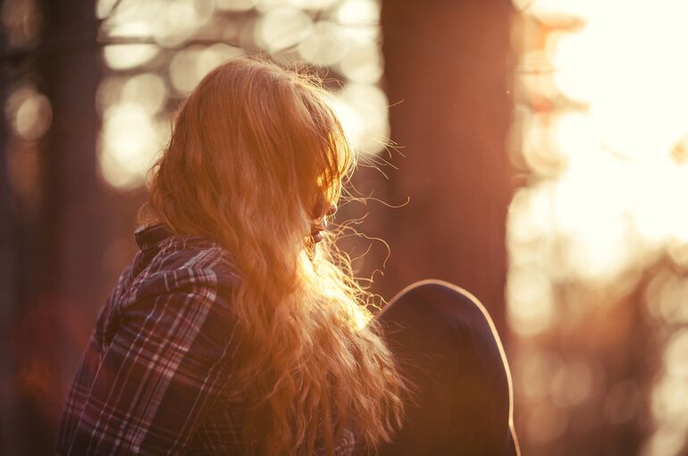 girl-g1f9aa83ed_1920