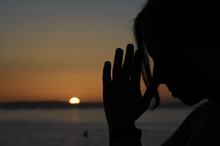 praying-gesture-g0ab44a19c_1920_R